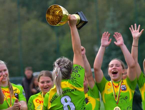 Pirmąją Lietuvos moterų R-7 taurę iškovojo „Feniksas“, tarp prizininkių – „Wolves“