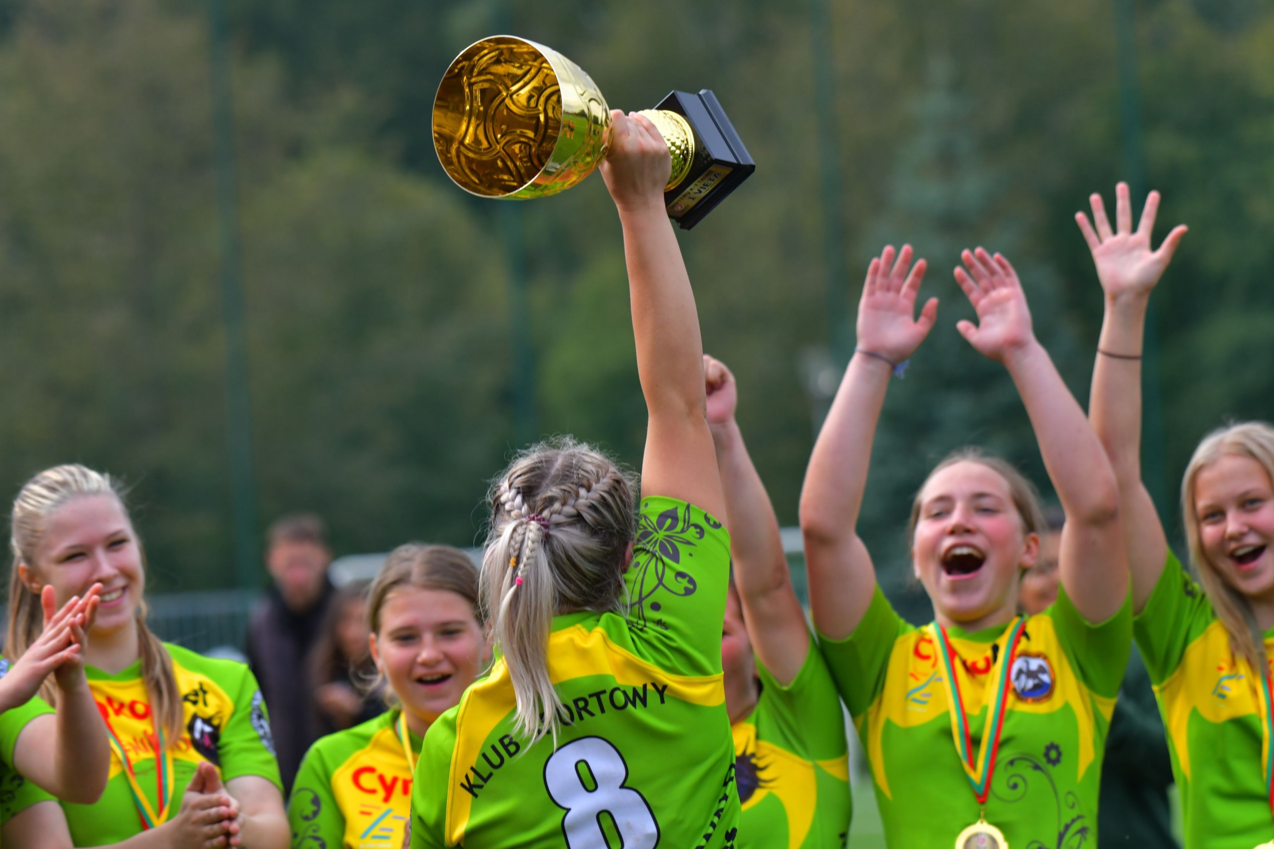 Pirmąją Lietuvos moterų R-7 taurę iškovojo „Feniksas“, tarp prizininkių – „Wolves“